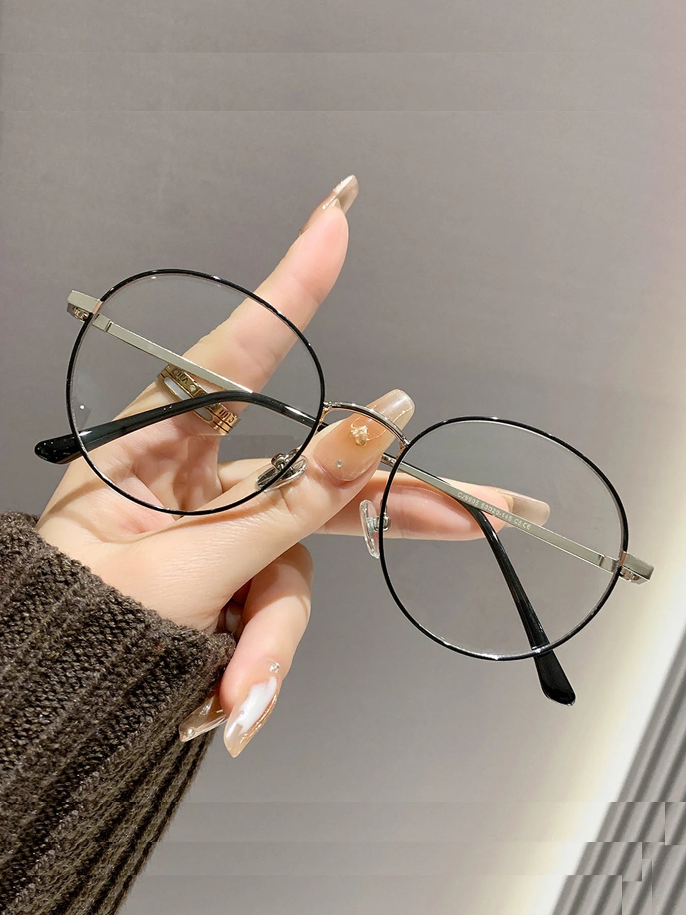 1-piece ladies' glasses, classic thin round frames, simple and fashionable, suitable for daily wear