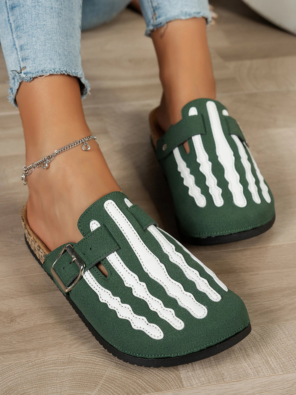 Women's New Half-Slip Halloween Trendy Skeleton Print Slip-On Design Sandals, Closed-Toe Low-Top Buckle Strap Casual Slippers, Suitable for Indoor and Outdoor Wear, Spring, Summer, and Autumn, Unique Street Style Minimalist D