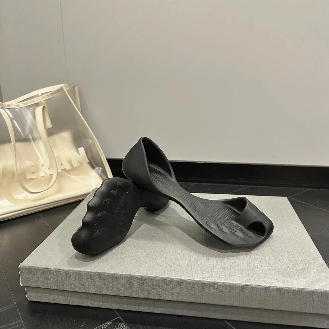 Fashion Unisex Adult Quirky Design Sandals Couples Flat Bottom Casual Fish Mouth Beach Shoes Women Men Party Show Jelly Shoes