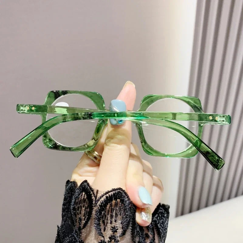 Retro anti-blue light reading glasses for men and women, fashionable square hyperopia glasses, fashionable reading glasses