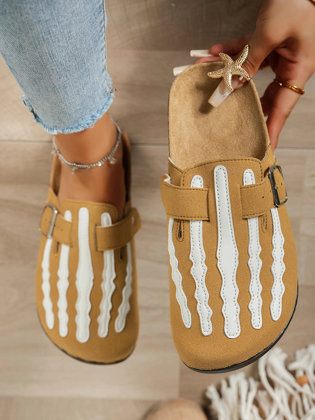 Women's New Half-Slip Halloween Trendy Skeleton Print Slip-On Design Sandals, Closed-Toe Low-Top Buckle Strap Casual Slippers, Suitable for Indoor and Outdoor Wear, Spring, Summer, and Autumn, Unique Street Style Minimalist D
