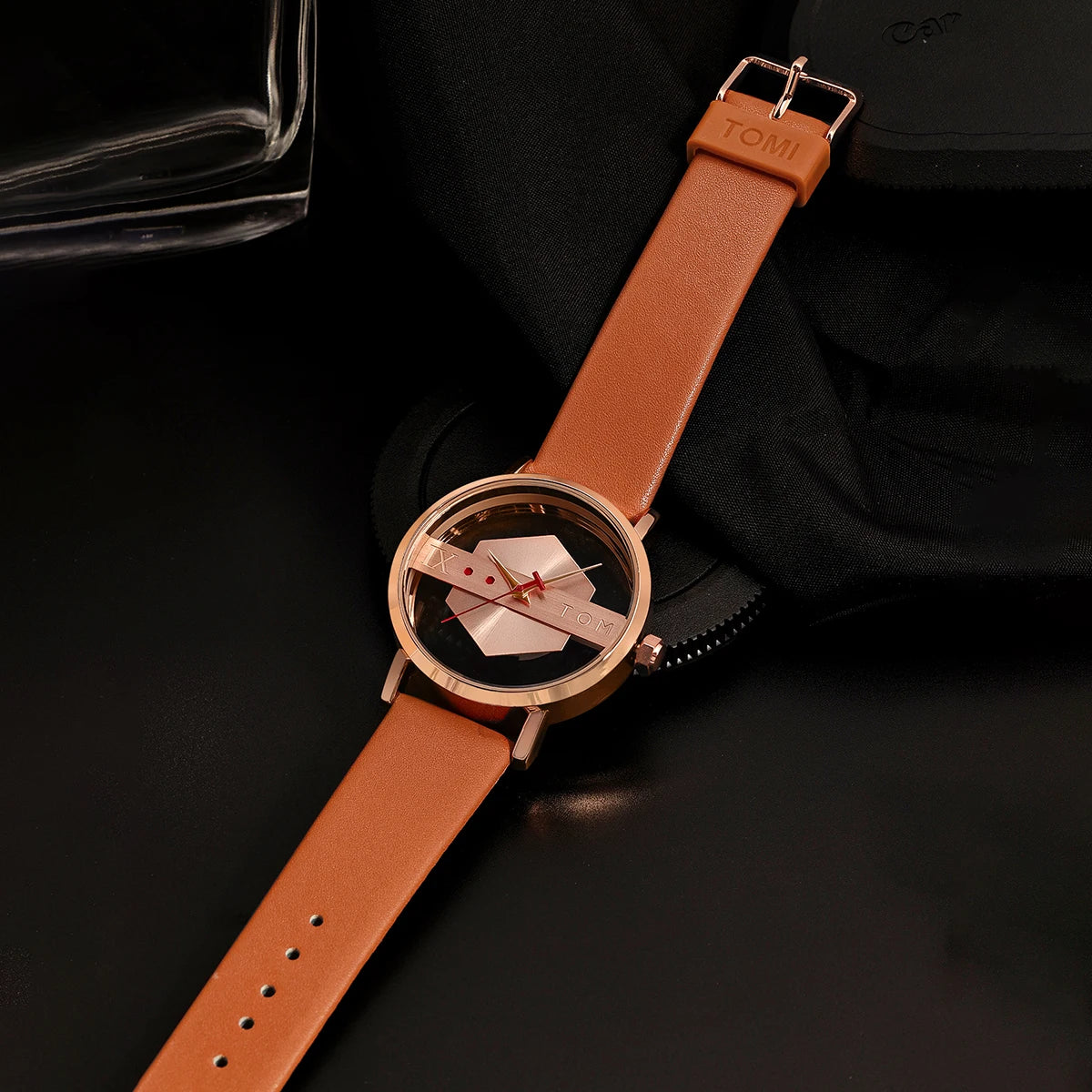 TOMI Fashionable and Minimalist Men's Leather Watch Strap Personalized Hollow Perspective Glass Bottom Cover Quartz Watch