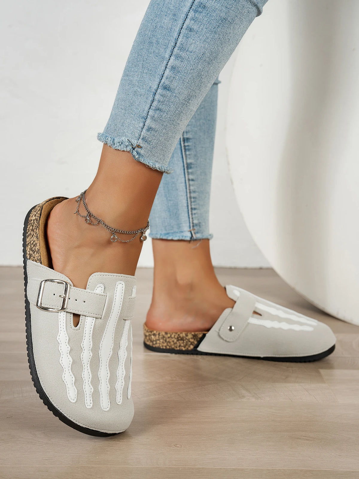 Women's New Half-Slip Halloween Trendy Skeleton Print Slip-On Design Sandals, Closed-Toe Low-Top Buckle Strap Casual Slippers, Suitable for Indoor and Outdoor Wear, Spring, Summer, and Autumn, Unique Street Style Minimalist D