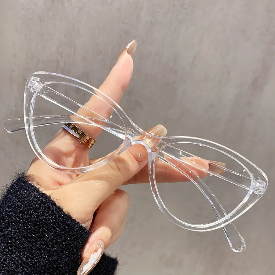 Single-piece glasses with cat-eye design, featuring a fashionable Y2K style, suitable for daily wear and street photography.