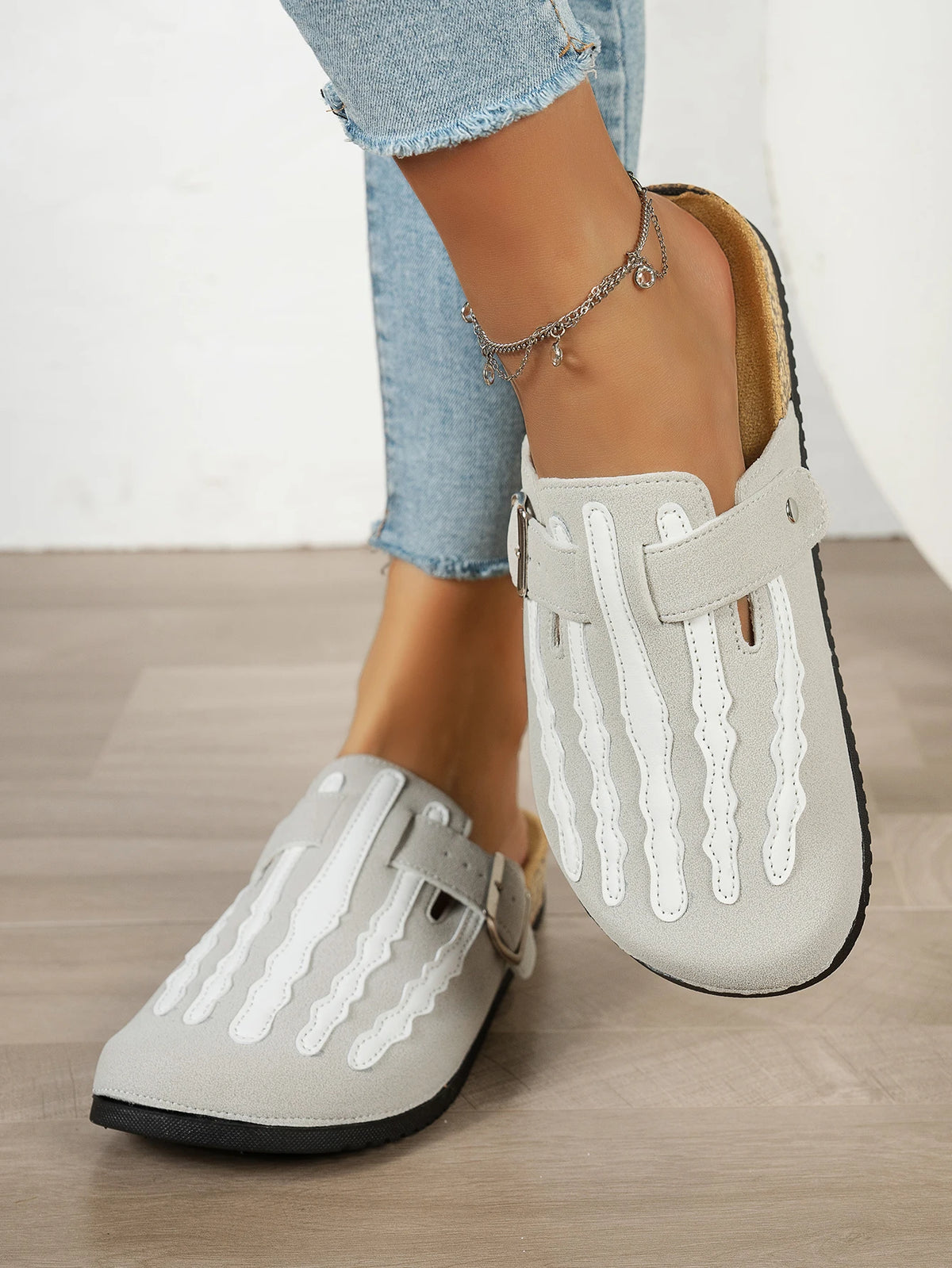Women's New Half-Slip Halloween Trendy Skeleton Print Slip-On Design Sandals, Closed-Toe Low-Top Buckle Strap Casual Slippers, Suitable for Indoor and Outdoor Wear, Spring, Summer, and Autumn, Unique Street Style Minimalist D