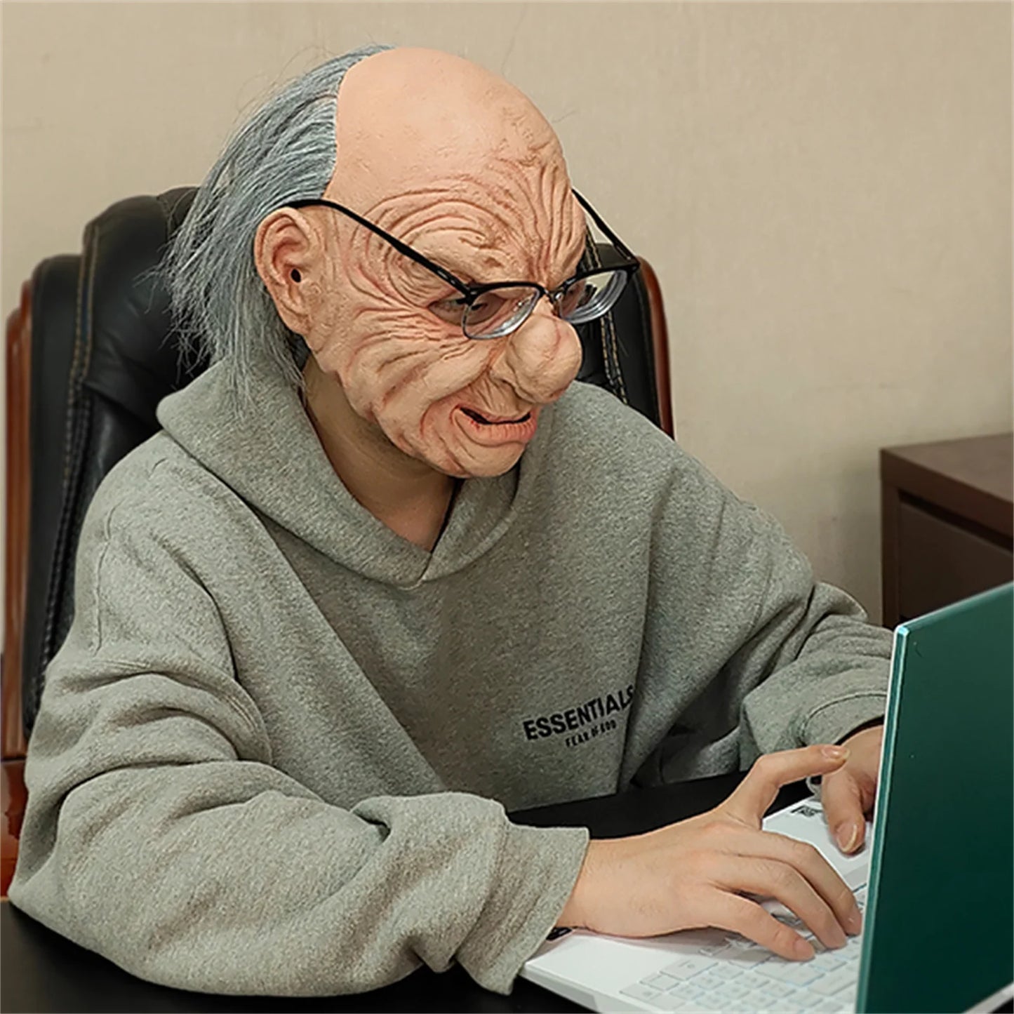 Popular Grandpa Mask, Funny Trick, Natural Latex Material, Detailed Craftsmanship, Movie Texture, Hand-Painted, Role-Playing