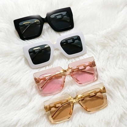 4PCS Retro Chain Sunglasses Set – Square Frame with Metal Chain, UV400 Protection, Fashion for Men & Women, Perfect for Street