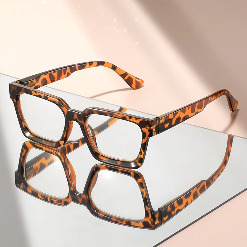 The small square frame reading glasses are classic, retro, simple and comfortable for daily wear. They are reading glasses