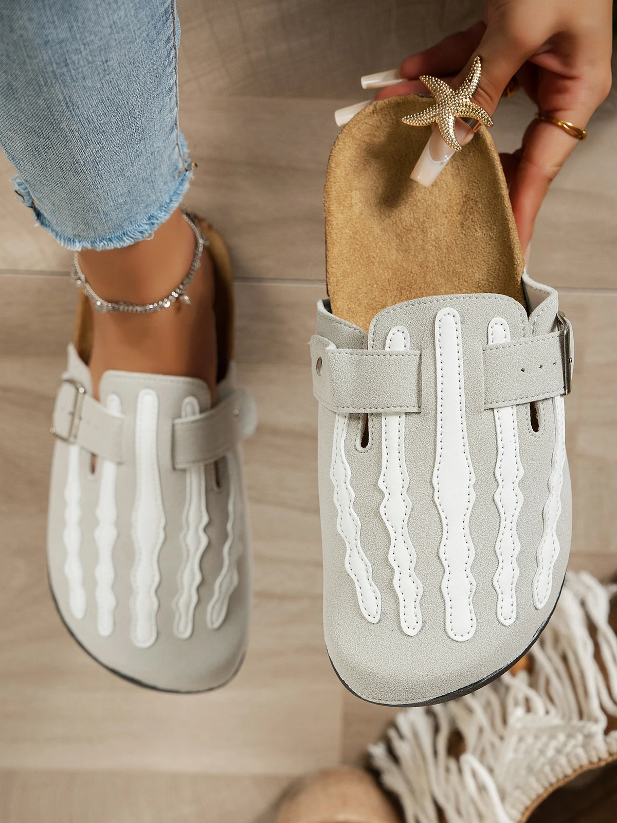 Women's New Half-Slip Halloween Trendy Skeleton Print Slip-On Design Sandals, Closed-Toe Low-Top Buckle Strap Casual Slippers, Suitable for Indoor and Outdoor Wear, Spring, Summer, and Autumn, Unique Street Style Minimalist D