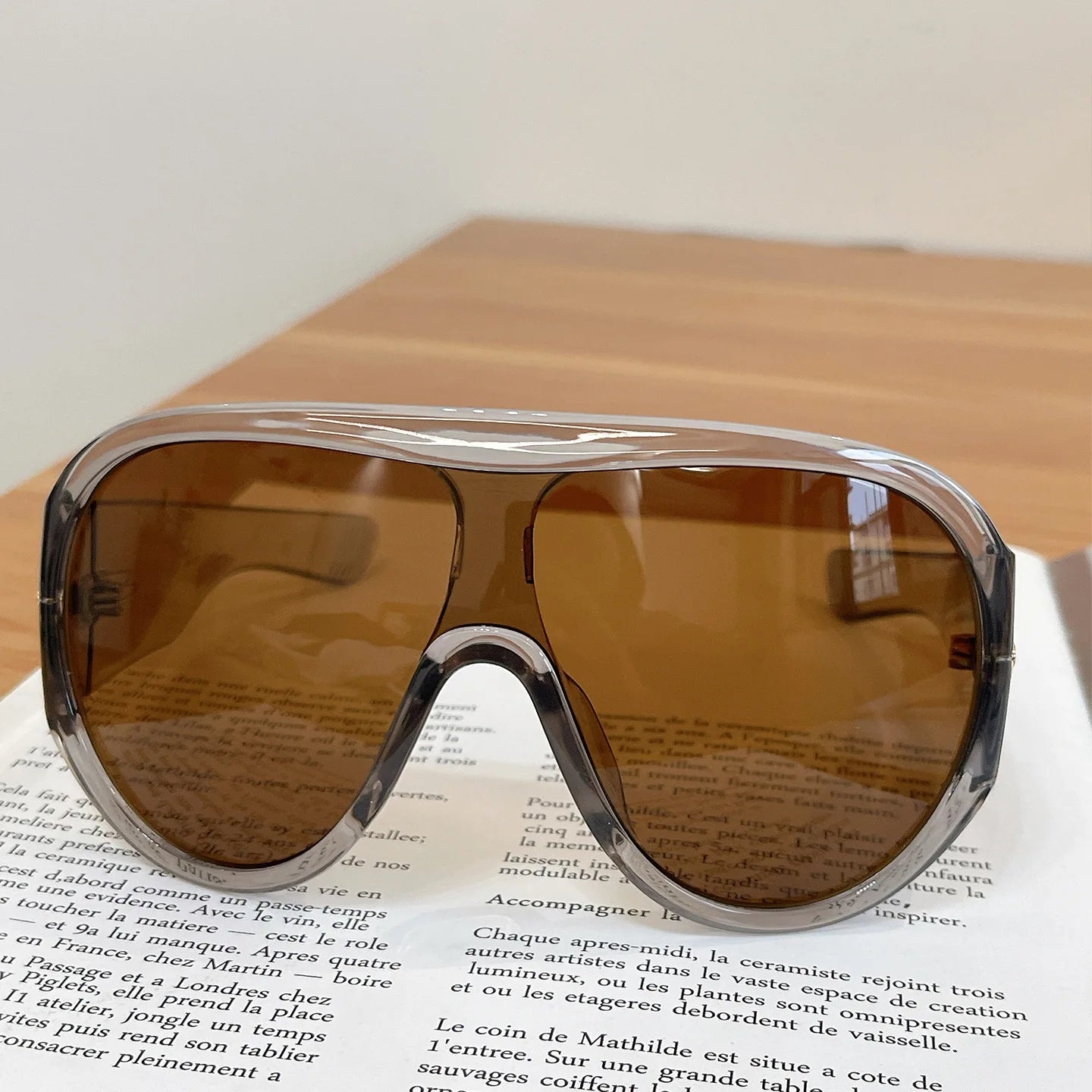 New Fashon Oversized One-piece Shield Sunglasses For Women Men Big Windproof Sports Sun Glasses Men Trendy Shades UV400 Eyewear