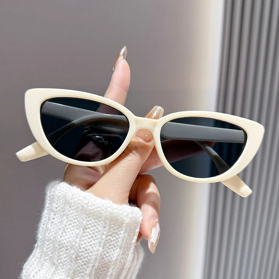Cat-Eye Matte Cream Sunglasses with Slim Frame & Dark Lenses – Classic Retro Silhouette Eyewearsuitable for street photography