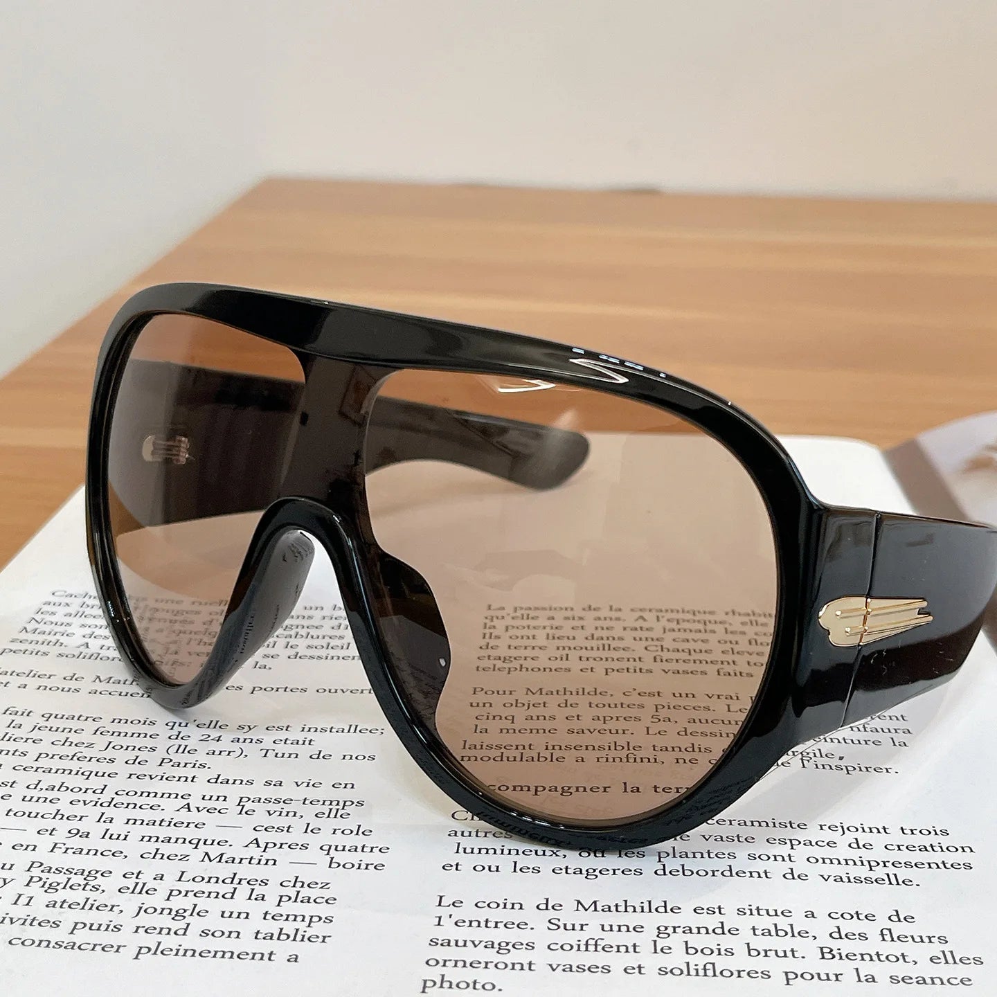 New Fashon Oversized One-piece Shield Sunglasses For Women Men Big Windproof Sports Sun Glasses Men Trendy Shades UV400 Eyewear