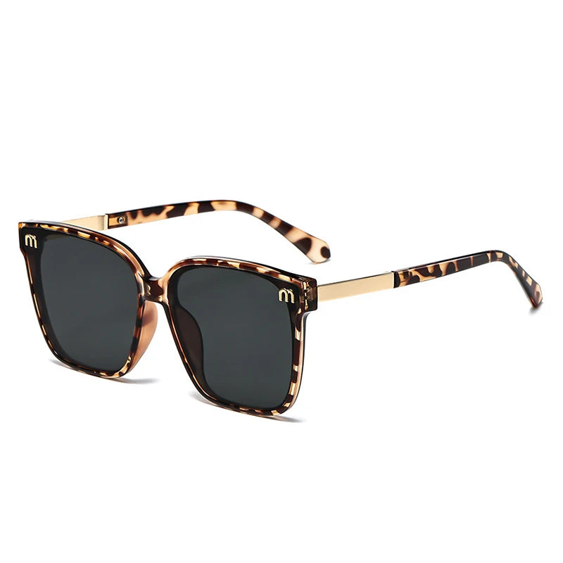 2026 New Fashion Brand Luxury Designer Sunglasses Women Letter Vintage Square Trendy Shades Glasses Elegant Party Top Sunglasses