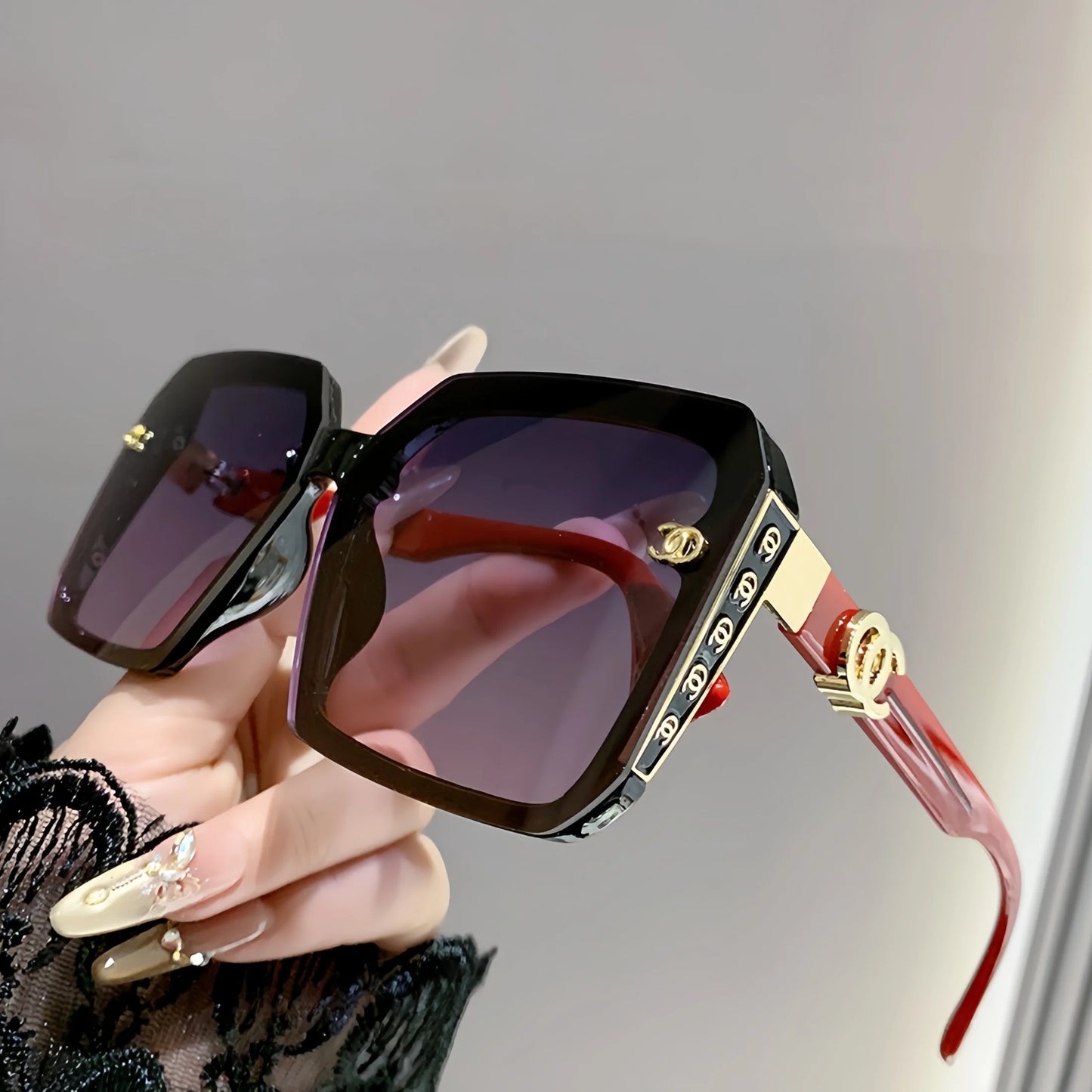 1 Pair of Classic and Fashionable Sunglasses, Personalized Uv Protection Sunglasses, Women's Polarized Sunglasses (with Leather Case), a Gift for Elders and Girlfriends