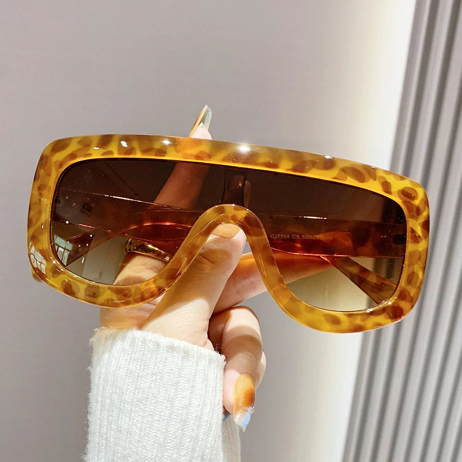 1 pair of new fashion-style glasses with a large frame, suitable for bohemian-colored ladies' glasses with a vacation vibe.
