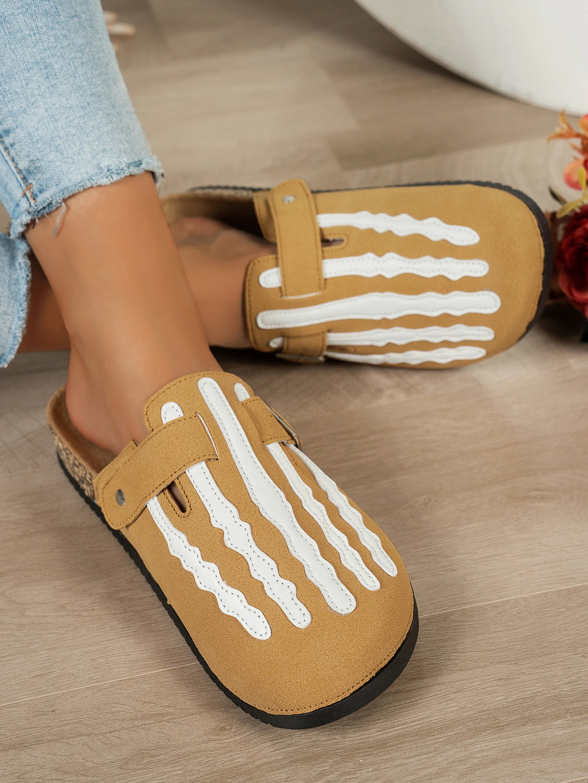 Women's New Half-Slip Halloween Trendy Skeleton Print Slip-On Design Sandals, Closed-Toe Low-Top Buckle Strap Casual Slippers, Suitable for Indoor and Outdoor Wear, Spring, Summer, and Autumn, Unique Street Style Minimalist D