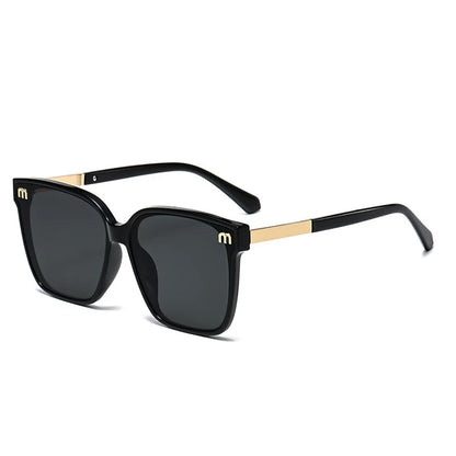 2026 New Fashion Brand Luxury Designer Sunglasses Women Letter Vintage Square Trendy Shades Glasses Elegant Party Top Sunglasses