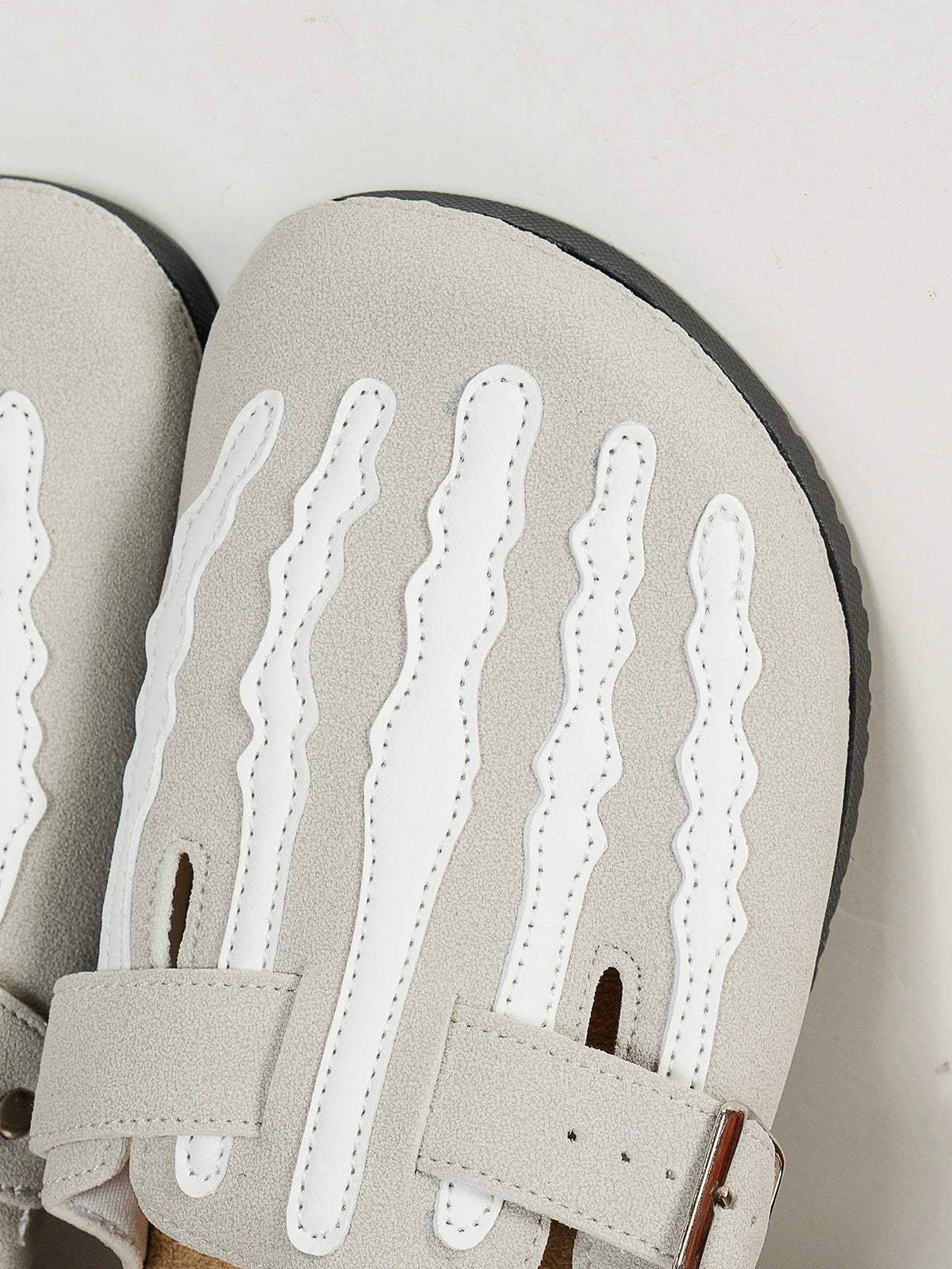 Women's New Half-Slip Halloween Trendy Skeleton Print Slip-On Design Sandals, Closed-Toe Low-Top Buckle Strap Casual Slippers, Suitable for Indoor and Outdoor Wear, Spring, Summer, and Autumn, Unique Street Style Minimalist D