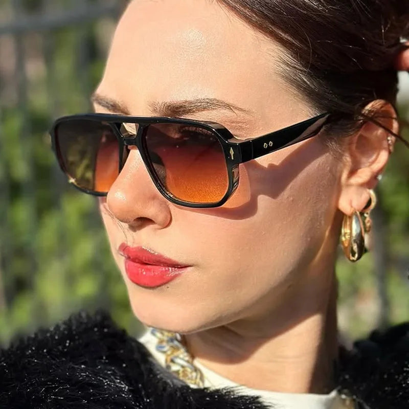 New Fashion Square Women Men Sunglasses Retro Rivets Women Brand Designer Shades UV400 Sun Glasses Gafas De Sol