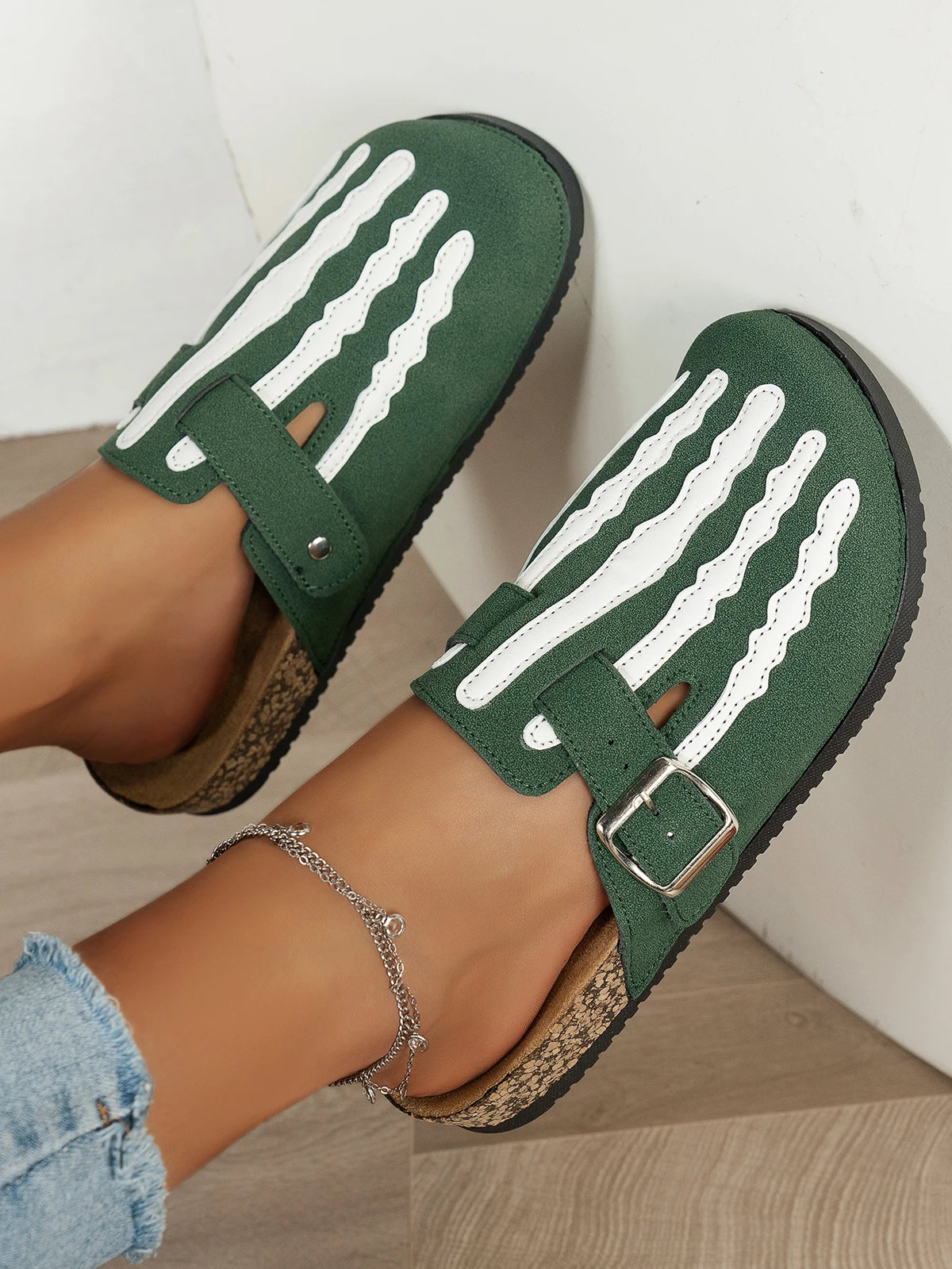 Women's New Half-Slip Halloween Trendy Skeleton Print Slip-On Design Sandals, Closed-Toe Low-Top Buckle Strap Casual Slippers, Suitable for Indoor and Outdoor Wear, Spring, Summer, and Autumn, Unique Street Style Minimalist D