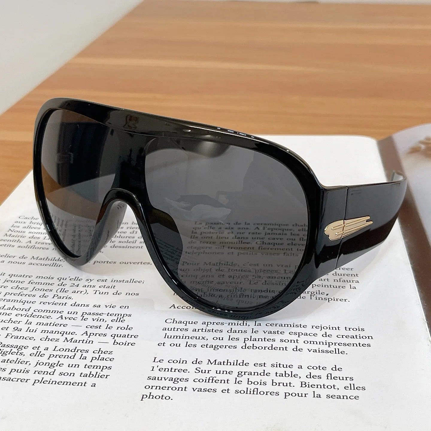 New Fashon Oversized One-piece Shield Sunglasses For Women Men Big Windproof Sports Sun Glasses Men Trendy Shades UV400 Eyewear