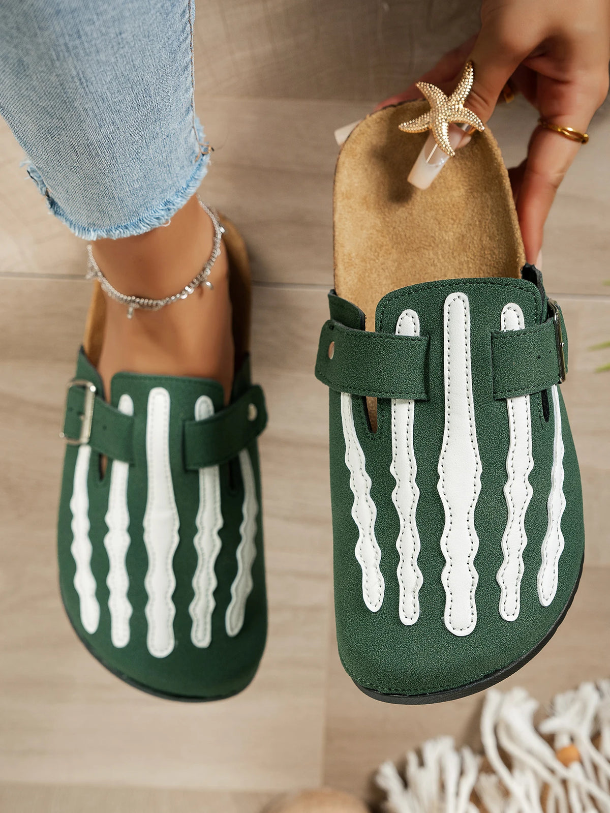 Women's New Half-Slip Halloween Trendy Skeleton Print Slip-On Design Sandals, Closed-Toe Low-Top Buckle Strap Casual Slippers, Suitable for Indoor and Outdoor Wear, Spring, Summer, and Autumn, Unique Street Style Minimalist D
